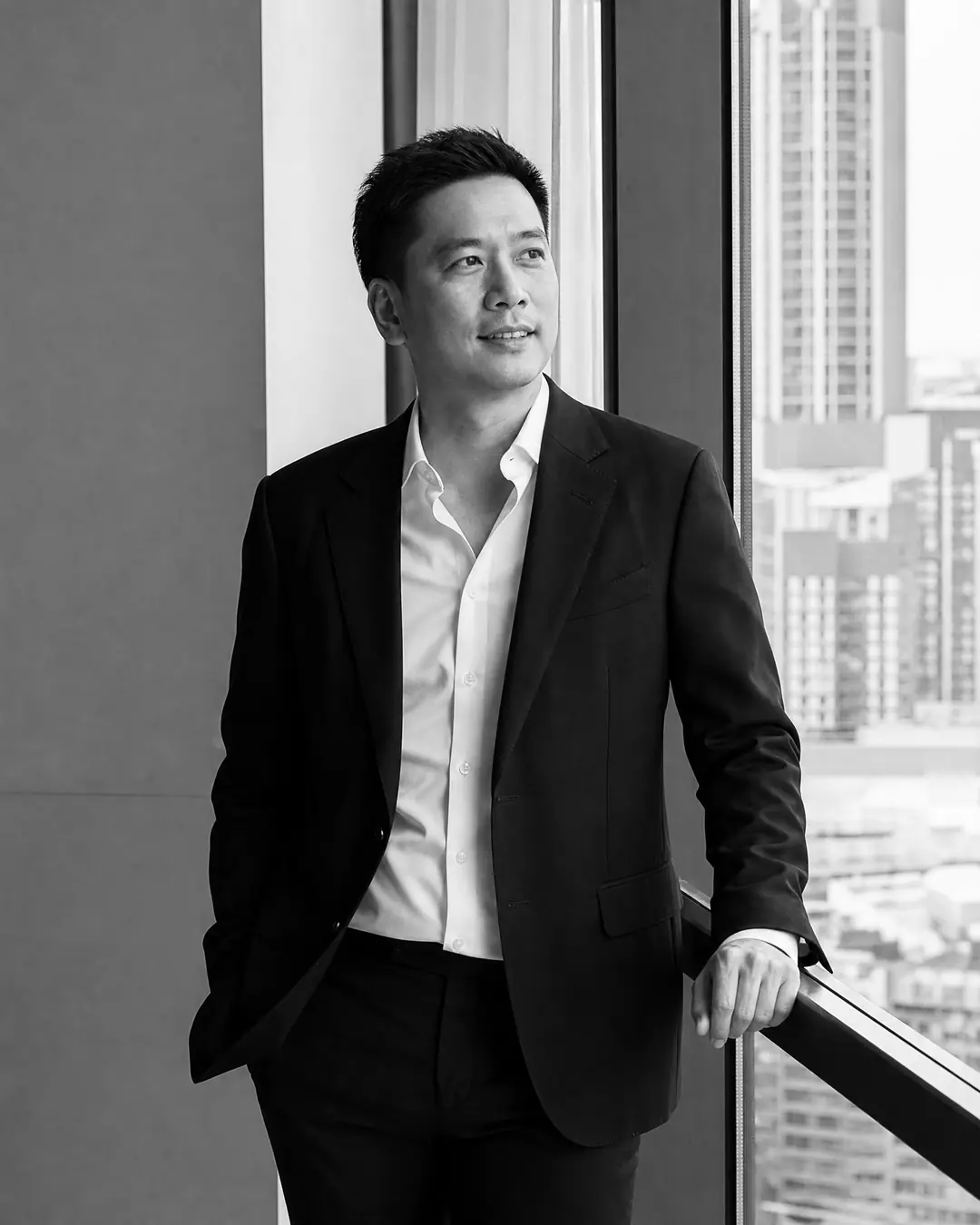 Original Bachmeijer visual study of a Singapore real-estate professional photographed beside a condominium window.